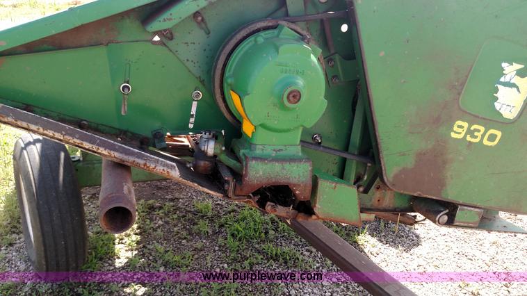 image for item F7810 1993 John Deere 930 rigid head
