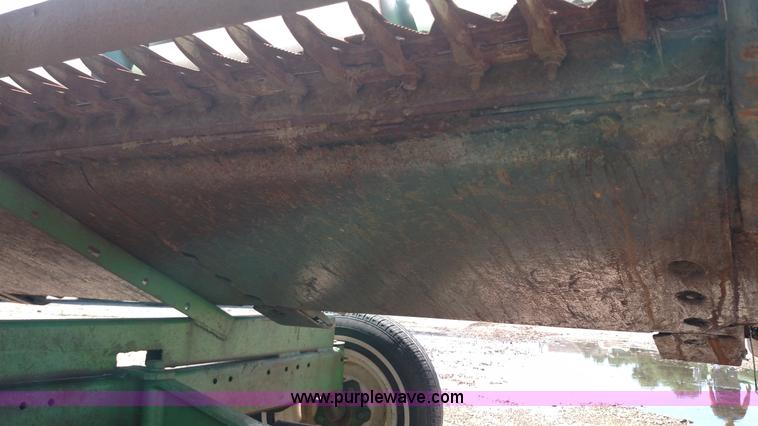 image for item F7810 1993 John Deere 930 rigid head