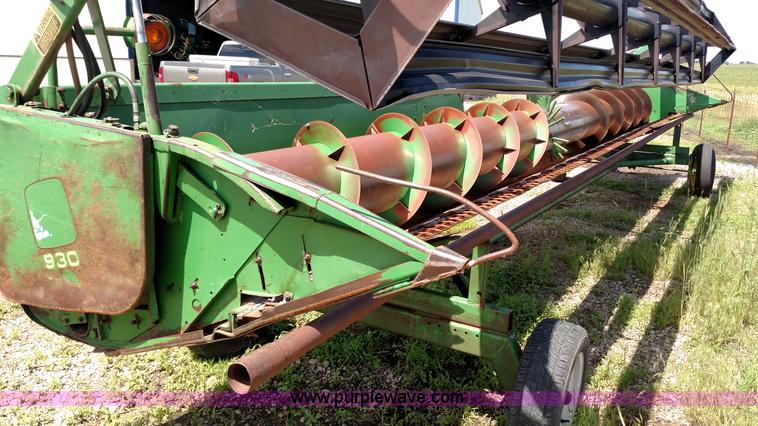 image for item F7810 1993 John Deere 930 rigid head