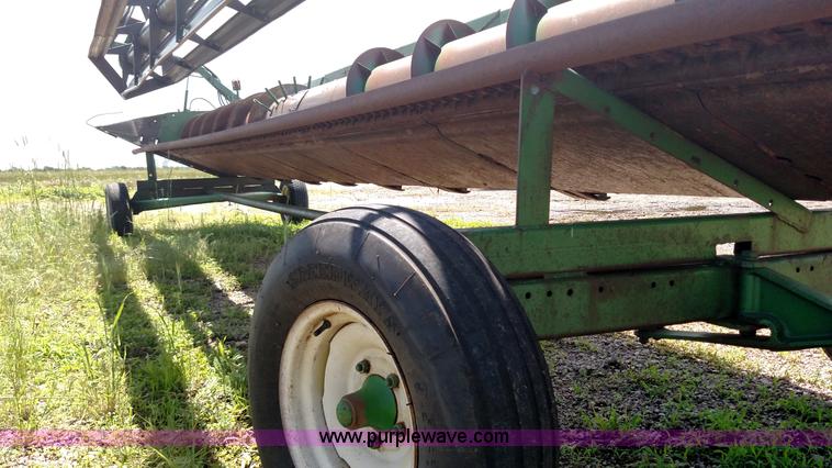 image for item F7810 1993 John Deere 930 rigid head