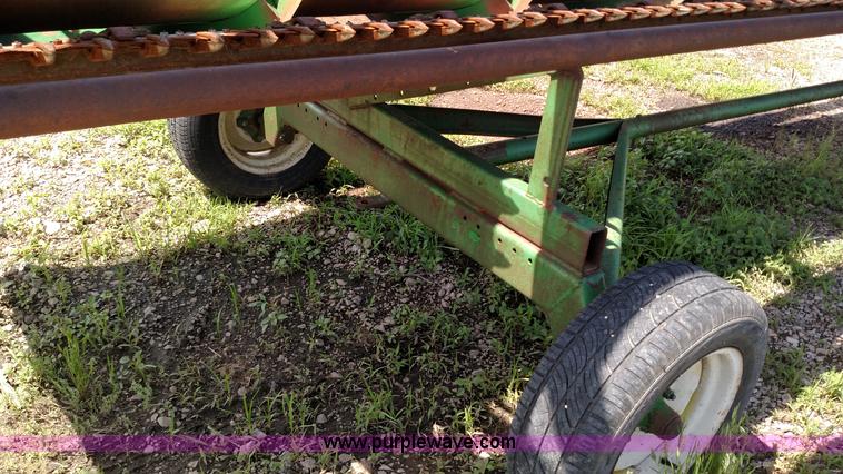 image for item F7810 1993 John Deere 930 rigid head