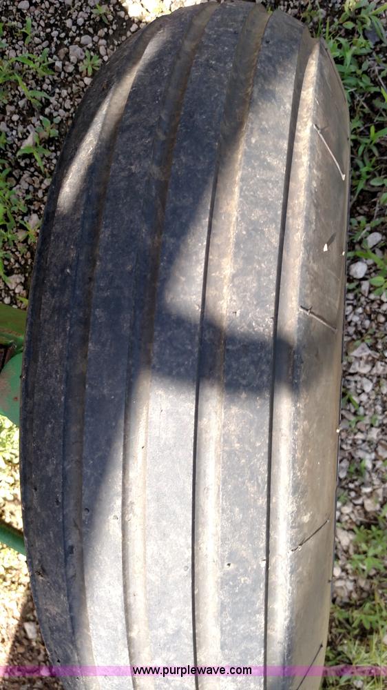 image for item F7810 1993 John Deere 930 rigid head