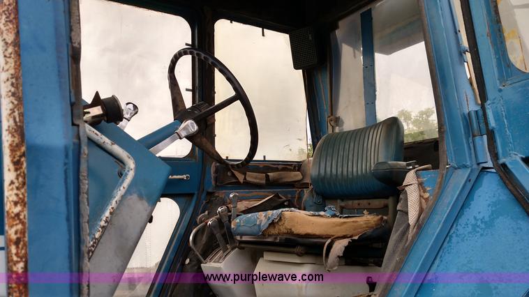 image for item F7823 Ford 8600 tractor