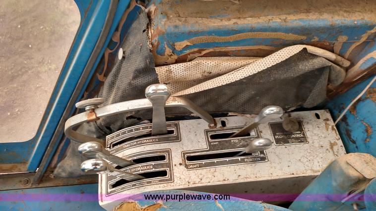 image for item F7823 Ford 8600 tractor