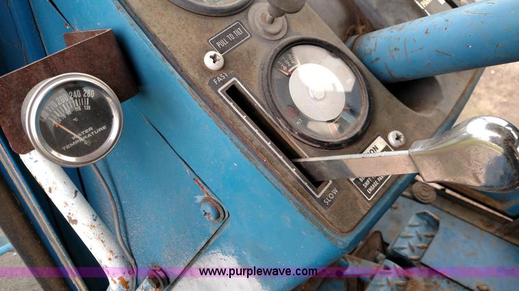 image for item F7823 Ford 8600 tractor
