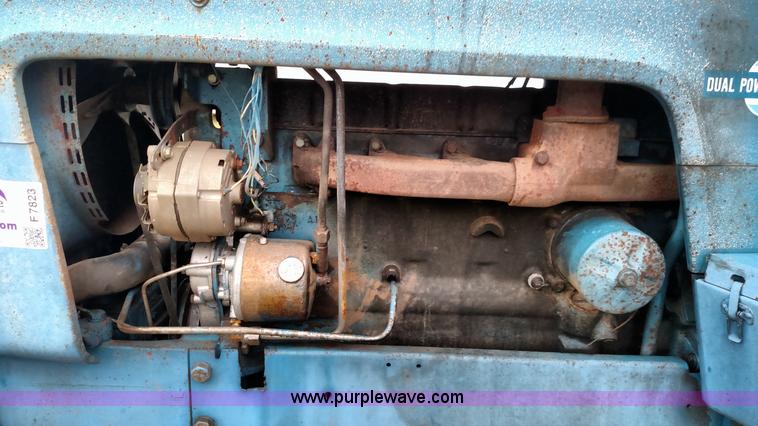 image for item F7823 Ford 8600 tractor