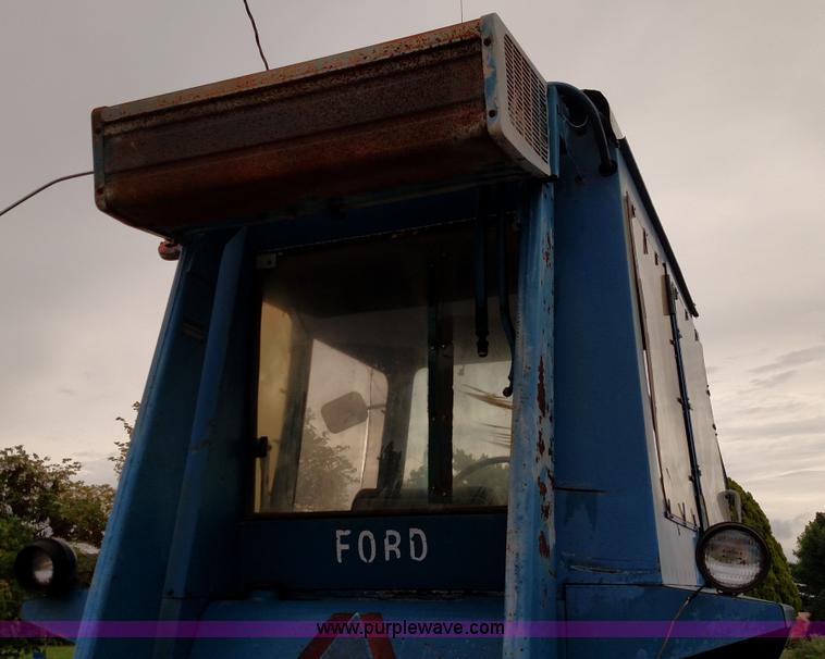 image for item F7823 Ford 8600 tractor