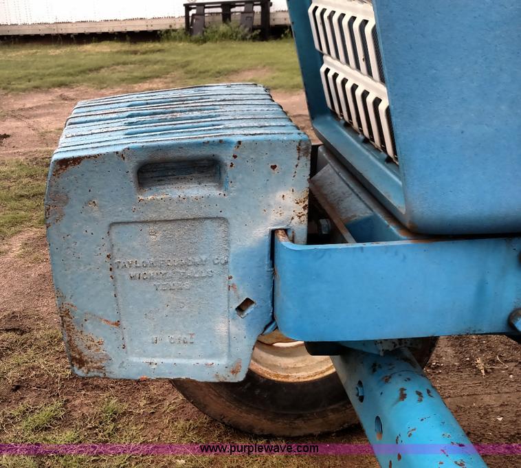 image for item F7823 Ford 8600 tractor