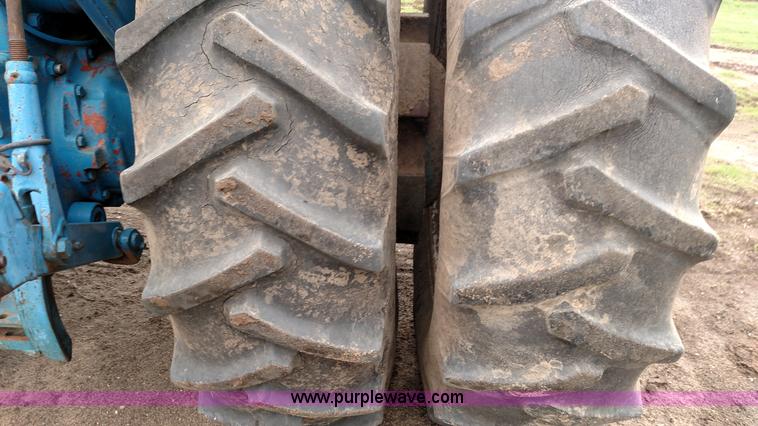 image for item F7823 Ford 8600 tractor