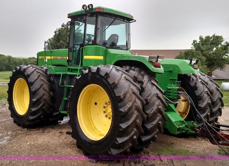image for item F7833 1998 John Deere 9200 4WD tractor