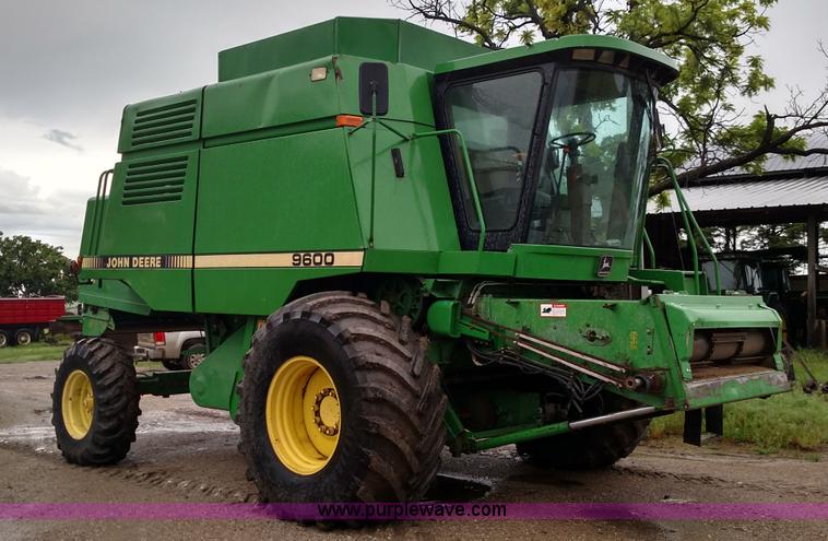 image for item F7834 1994 John Deere 9600 combine