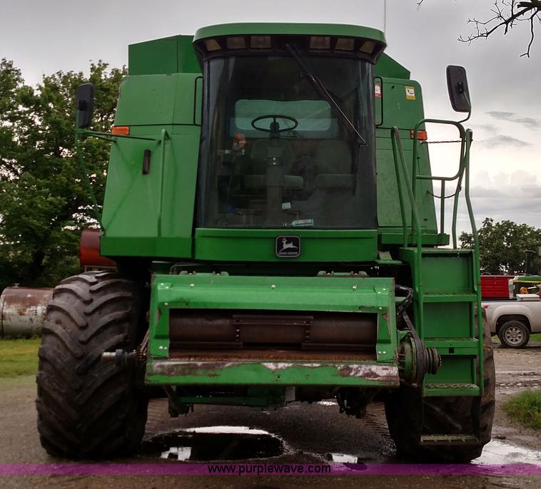 image for item F7834 1994 John Deere 9600 combine