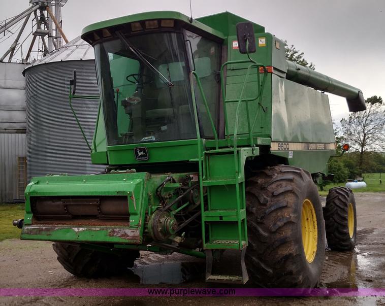 image for item F7834 1994 John Deere 9600 combine