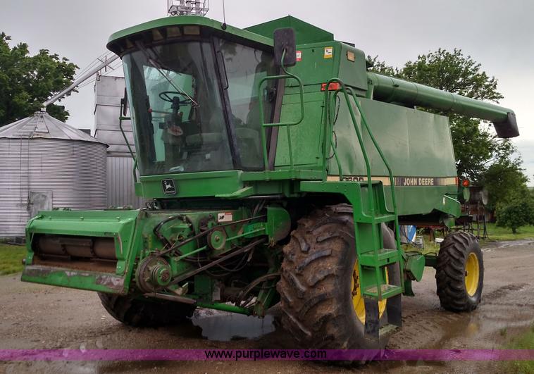 image for item F7834 1994 John Deere 9600 combine