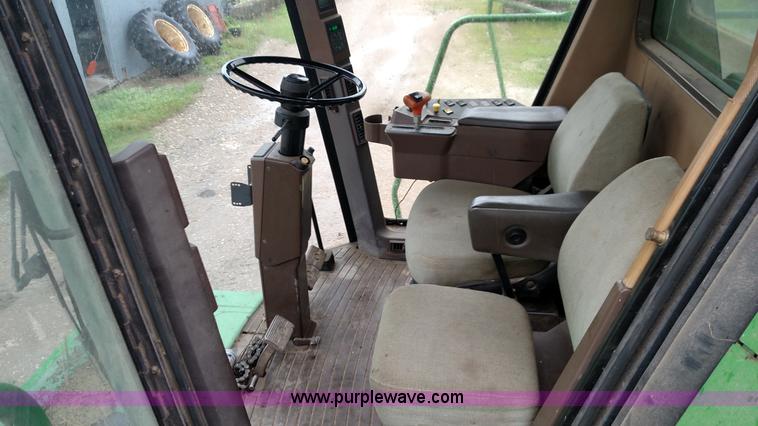 image for item F7834 1994 John Deere 9600 combine