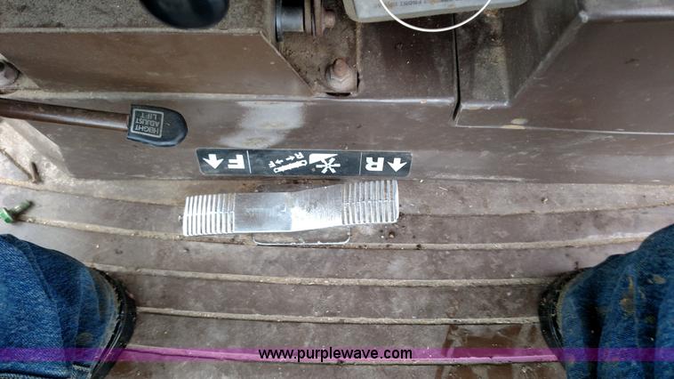 image for item F7834 1994 John Deere 9600 combine