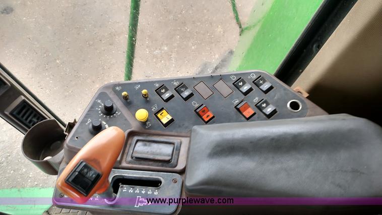 image for item F7834 1994 John Deere 9600 combine