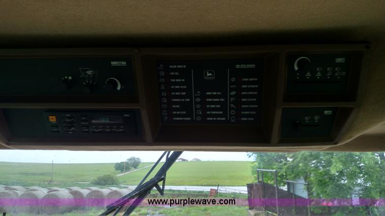 image for item F7834 1994 John Deere 9600 combine