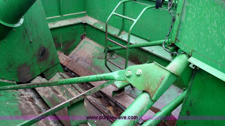 image for item F7834 1994 John Deere 9600 combine