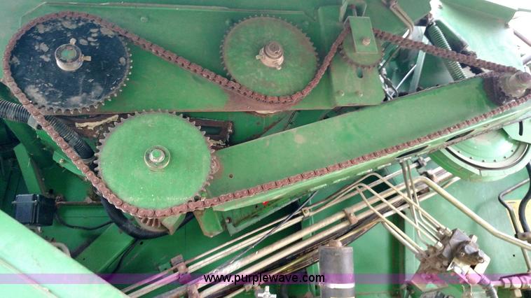 image for item F7834 1994 John Deere 9600 combine