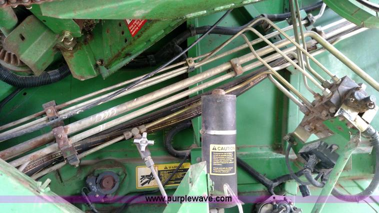 image for item F7834 1994 John Deere 9600 combine
