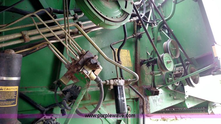 image for item F7834 1994 John Deere 9600 combine