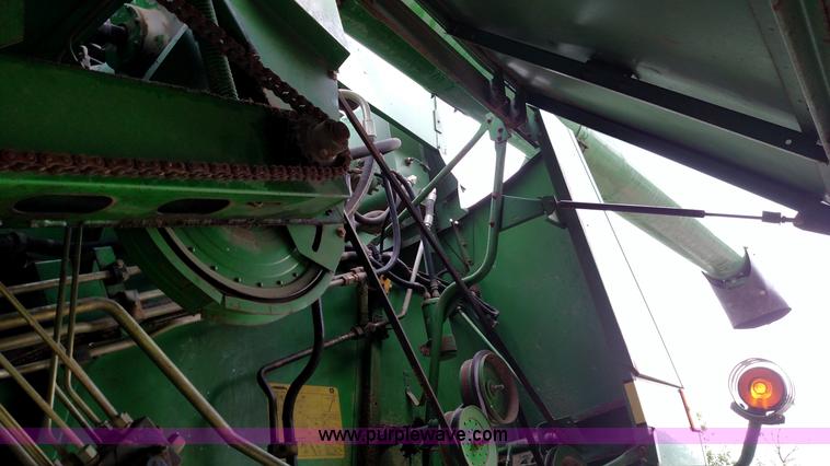 image for item F7834 1994 John Deere 9600 combine