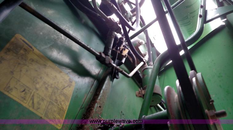 image for item F7834 1994 John Deere 9600 combine