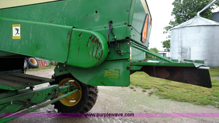 image for item F7834 1994 John Deere 9600 combine