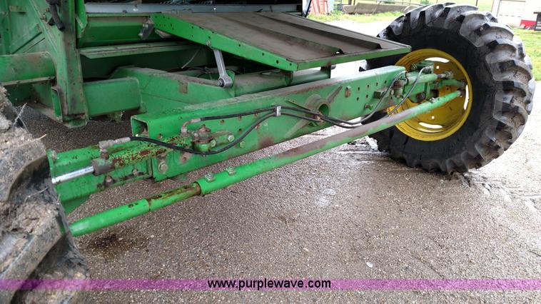 image for item F7834 1994 John Deere 9600 combine