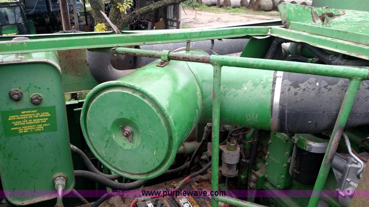 image for item F7834 1994 John Deere 9600 combine