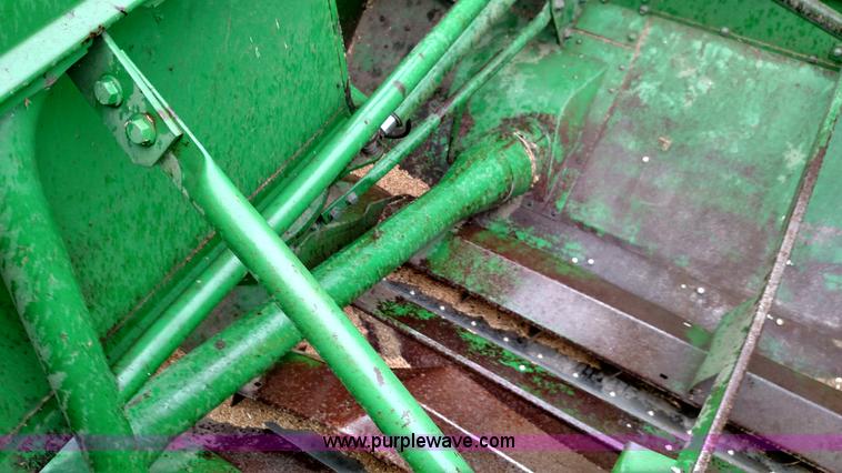 image for item F7834 1994 John Deere 9600 combine