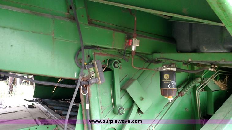 image for item F7834 1994 John Deere 9600 combine