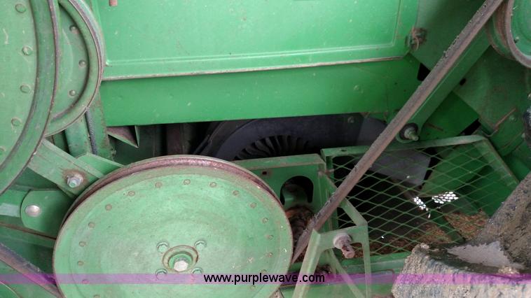 image for item F7834 1994 John Deere 9600 combine