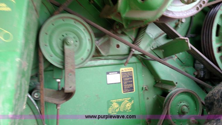 image for item F7834 1994 John Deere 9600 combine