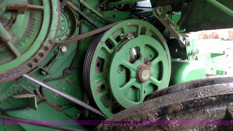 image for item F7834 1994 John Deere 9600 combine