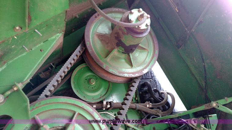 image for item F7834 1994 John Deere 9600 combine