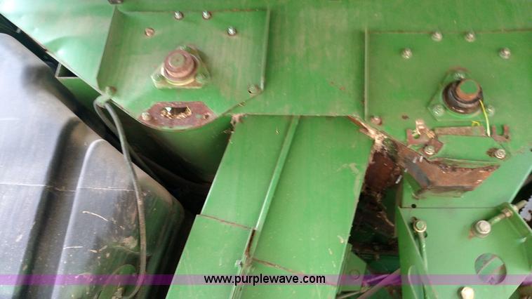 image for item F7834 1994 John Deere 9600 combine