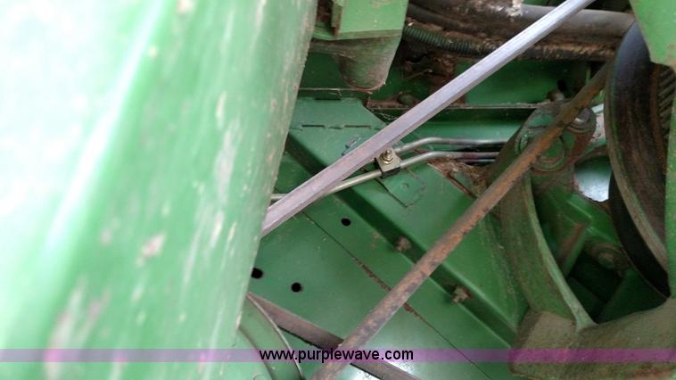 image for item F7834 1994 John Deere 9600 combine