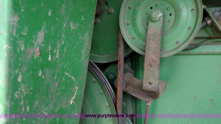 image for item F7834 1994 John Deere 9600 combine