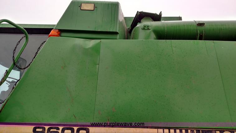 image for item F7834 1994 John Deere 9600 combine