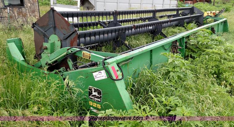 image for item F7837 1991 John Deere 925 platform head
