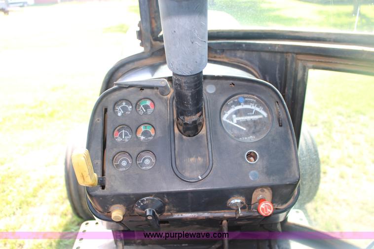 image for item F7839 1979 John Deere 4640 tractor