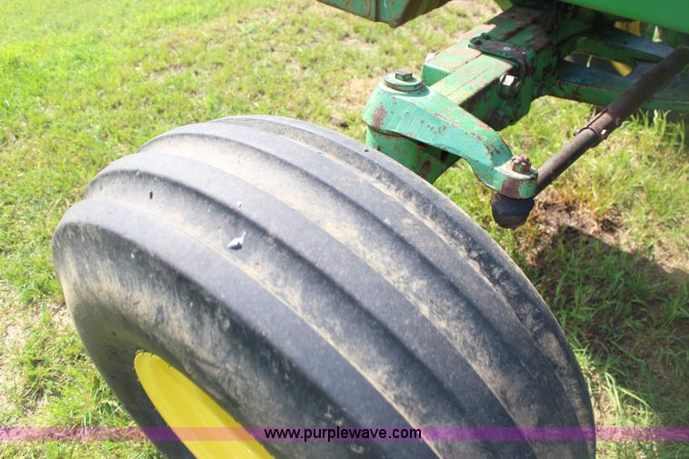 image for item F7839 1979 John Deere 4640 tractor