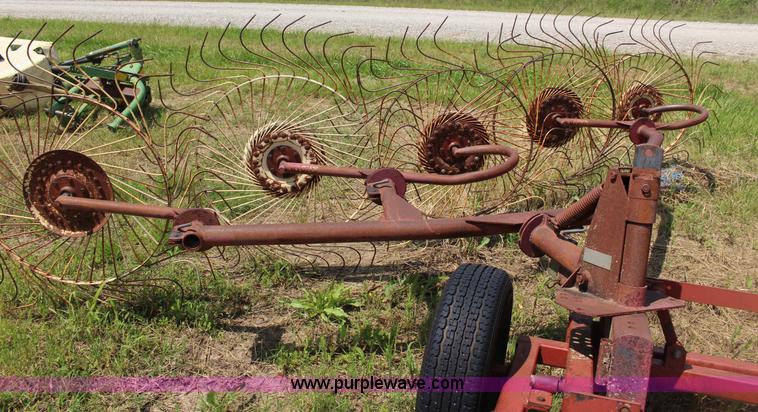 image for item F7841 Sitrex 10 wheel hay rake