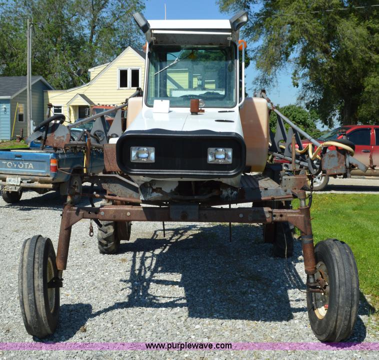 image for item G3578 SpraCoupe 220 self-propelled sprayer