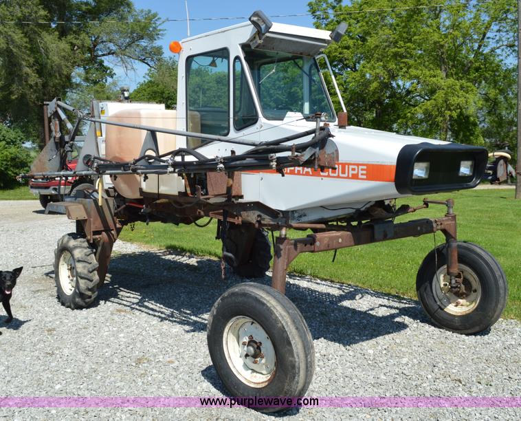 image for item G3578 SpraCoupe 220 self-propelled sprayer