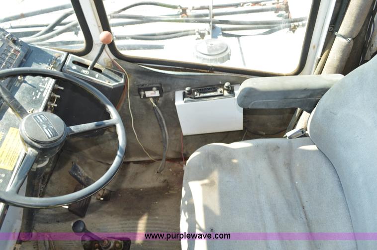 image for item G3578 SpraCoupe 220 self-propelled sprayer