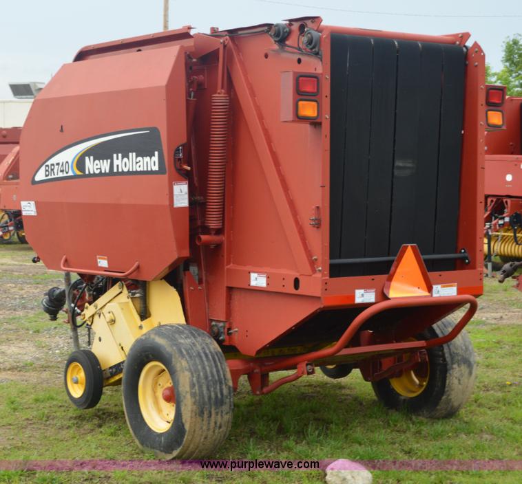 image for item G3582 2004 New Holland BR740 round baler