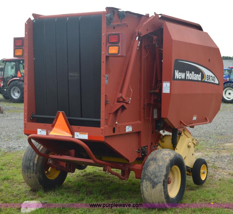 image for item G3582 2004 New Holland BR740 round baler